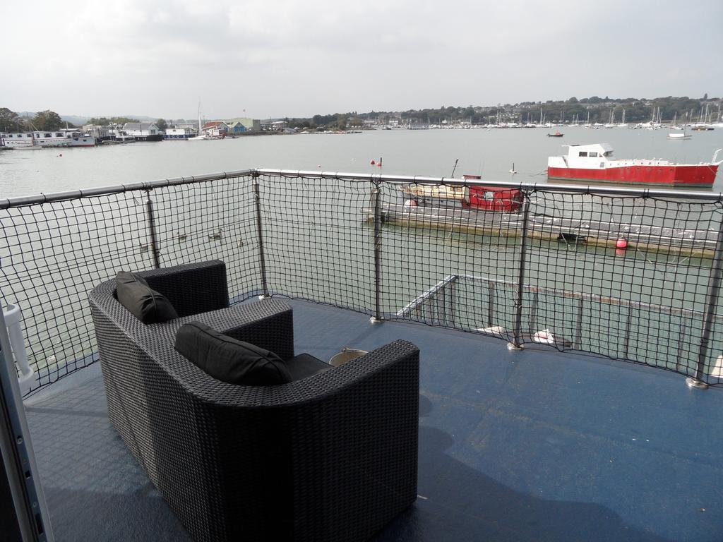 Bed and Breakfast Houseboat Harbourside View Newport  Camera foto
