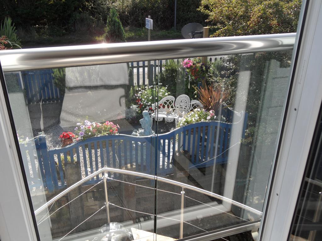 Bed and Breakfast Houseboat Harbourside View Newport  Camera foto