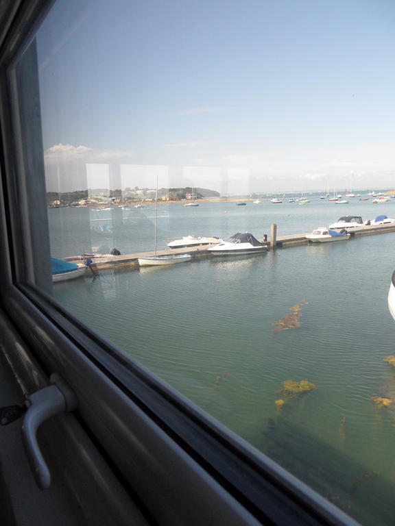 Bed and Breakfast Houseboat Harbourside View Newport  Camera foto